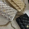 کیف وارداتی مستر AP0250 مدل ورنی شنل دوزی رنگ نقره ای