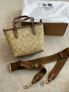 کیف وارداتی 98125 مدل کوچ رنگ نسکافه ای