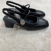 عروسکی پاشنه 5سانت وارداتی 583-1 بایلی کوکو مدل پشت باز یراق گرد رنگ مشکی سایز 39